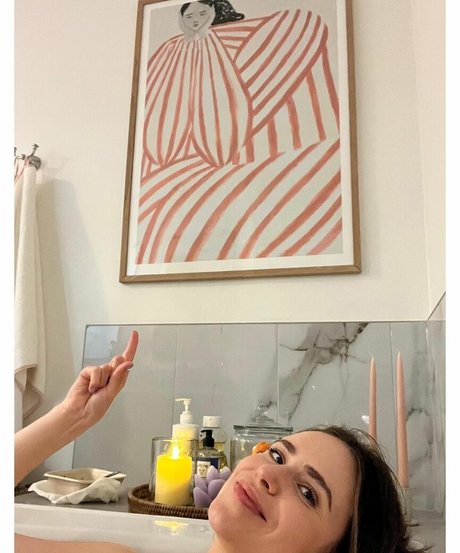 Nicolle Gironda hot model photos