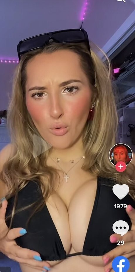 Angelina Cross star perfect pic