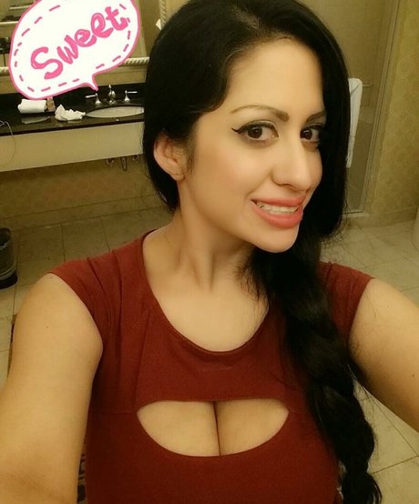 Jennifer Cortez exclusive model pic