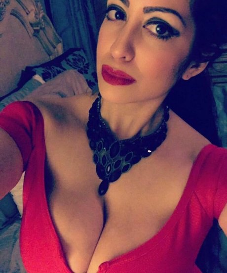 Jennifer Cortez sexy model pic