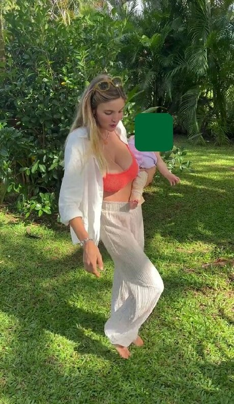 Isabella Abell sexy actress pics