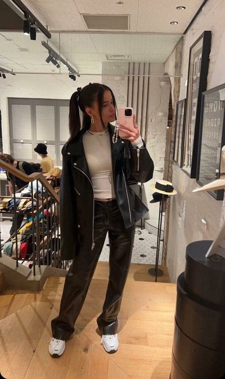 Lea Elui pornstar nice img