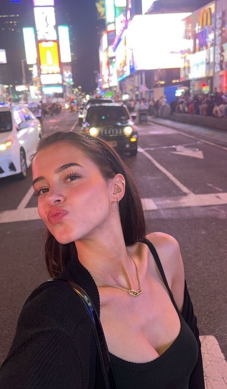 Lea Elui star sex gallery