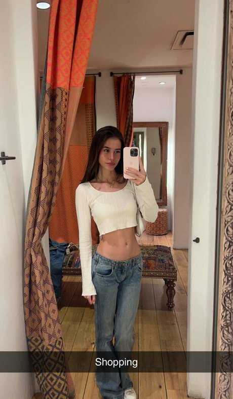 Lea Elui star best pics