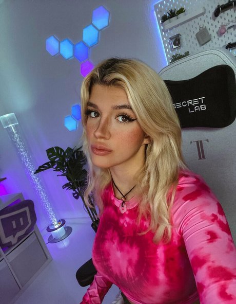 Kunshikitty model free picture