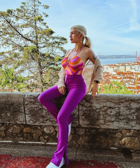 Kunshikitty star erotic pic