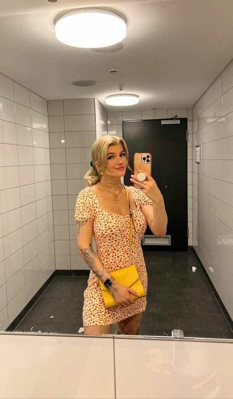 Kunshikitty pornographic model image