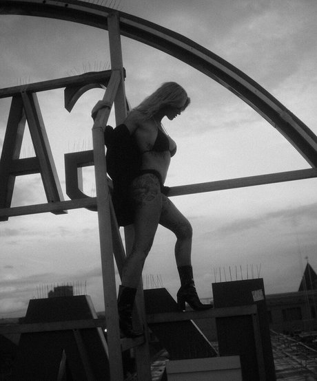 Kunshikitty star nudes gallery