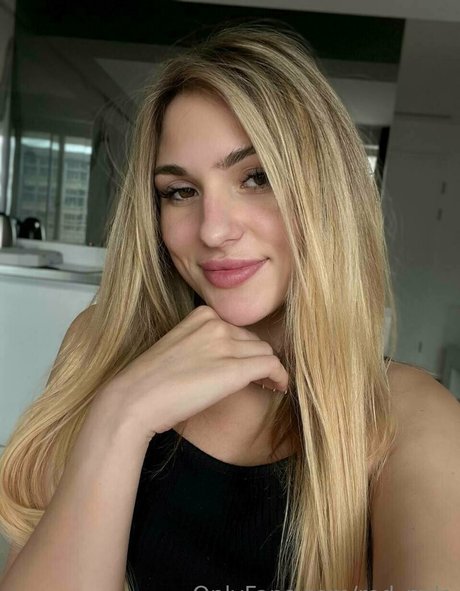 red mila model xxx photo