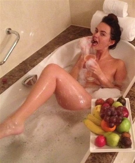 Jennifer Metcalfe pretty actress pics