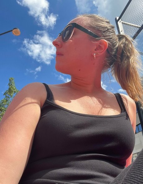 littleshyme pornstar top image