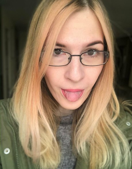 ts avy white star exclusive pictures