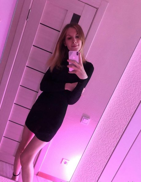 ts avy white free actress gallery