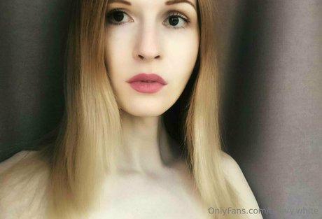 ts avy white star nude picture