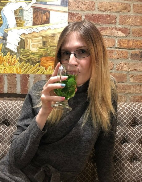 ts avy white star high quality picture