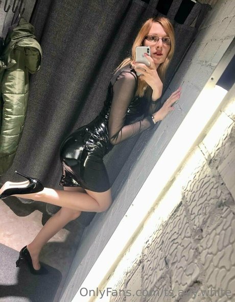 ts avy white hot pornstar img