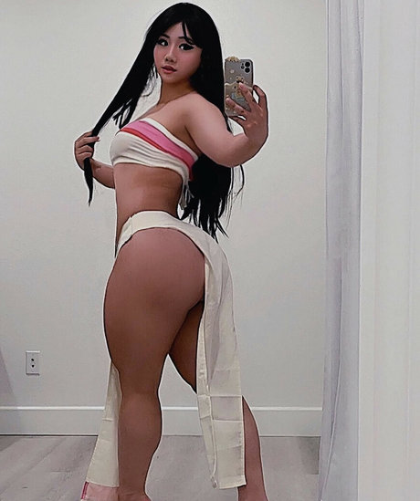 milkwarmy beautiful model image