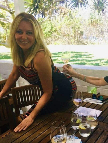 Carol Vorderman sexy actress photos