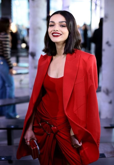 Rachel Zegler art actress picture