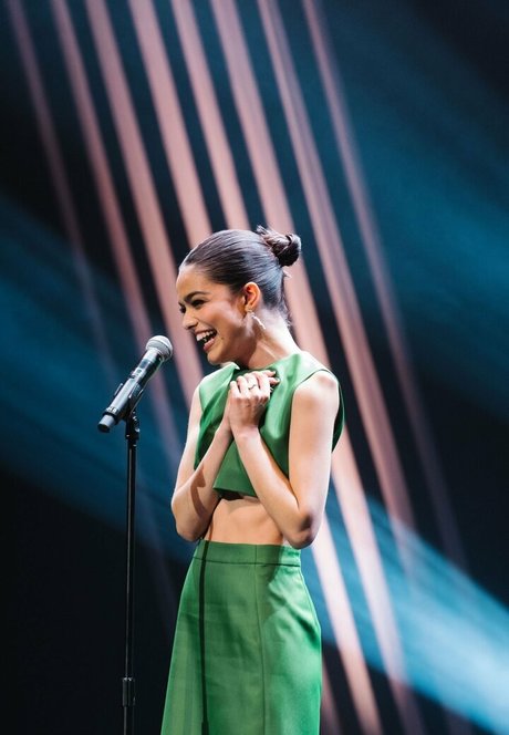 blowjob brunette onlyfans beautiful naked photo