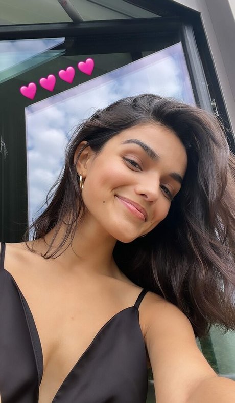 Rachel Zegler naked pornstar gallery