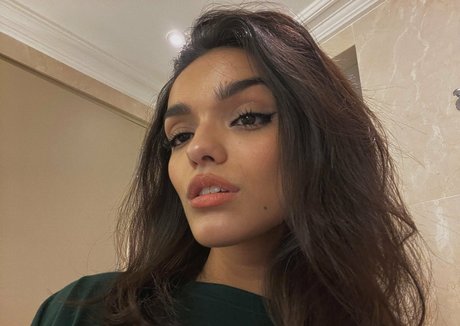 Rachel Zegler erotic actress image