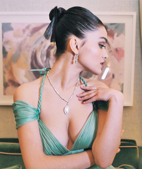 Rachel Zegler nice model galleries