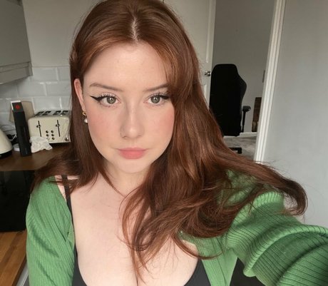 Gemothy sexy actress img