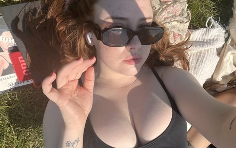 Gemothy model adult image