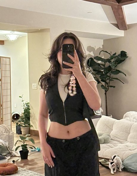 QuarterJade nude pornstar pics