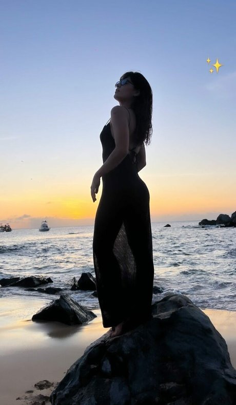 Giullia Buscacio naked star picture