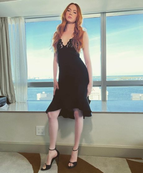 Karen Gillan pornstar pretty img