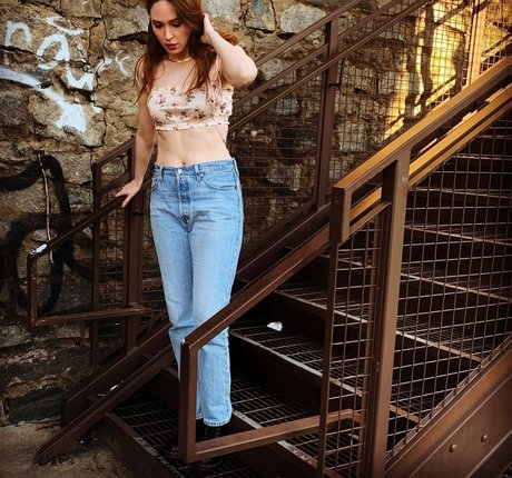 Karen Gillan star pornographic gallery