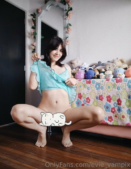 evee meow model beautiful pic