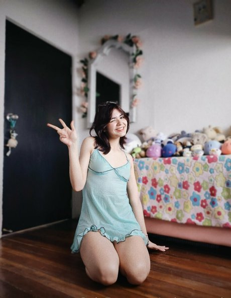 evee meow model adult image