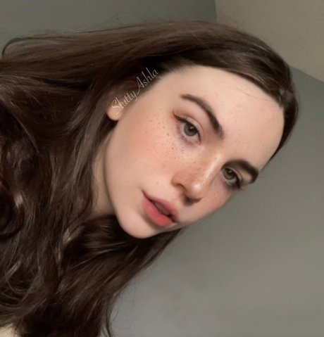 Slutty Ashla free actress photos