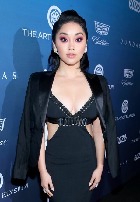 Lana Condor pretty actress photo