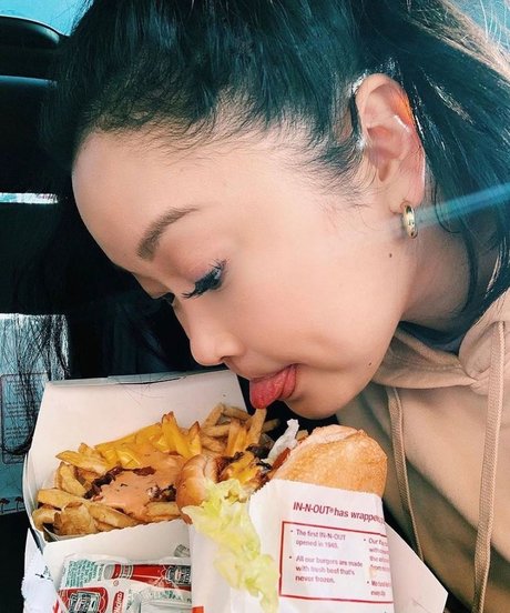 Lana Condor adult actress img