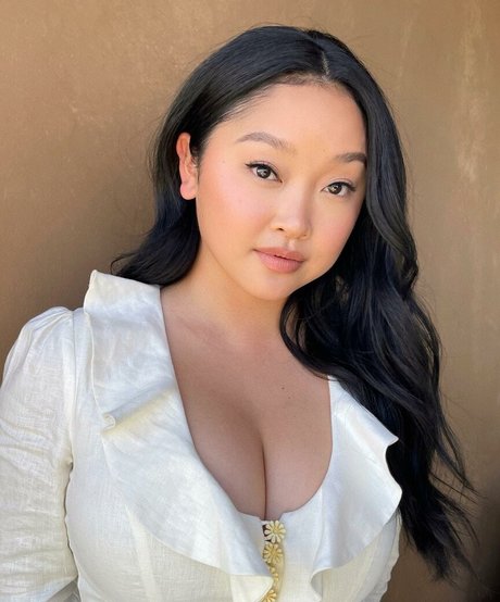 Lana Condor adult star image