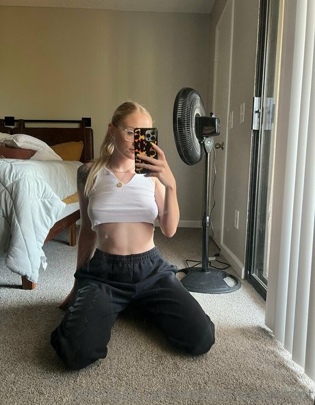 hellbntheavensnt hot star image