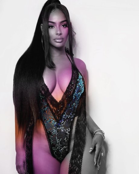 Ayisha Diaz pornstar top img