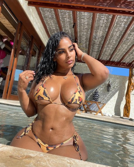 Ayisha Diaz star sexy image
