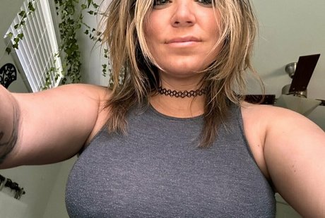 Curvyllama xxx pornstar image