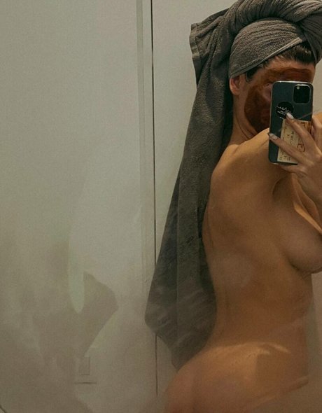 Lina Tsapova free pornstar pics