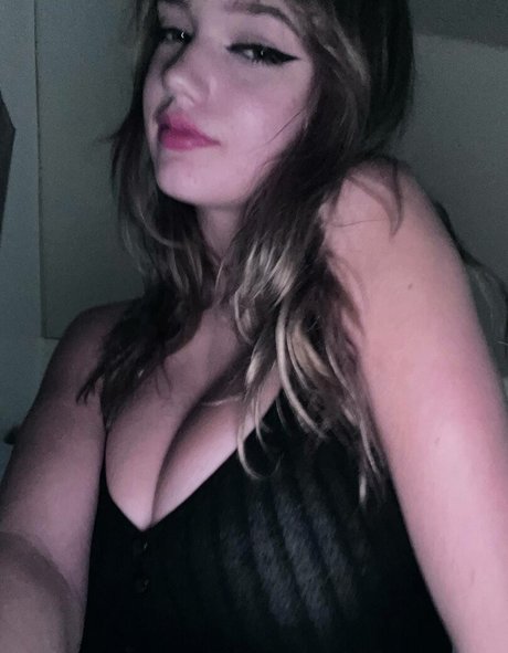 Mikahhlynn model beautiful pic