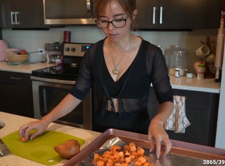 Mayahiga model beautiful pic