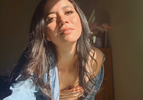 Mayahiga model hd photo