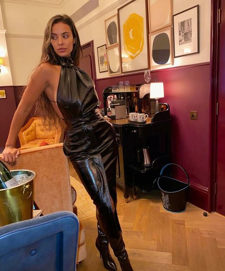 busty bbw onlyfans pornographic photos