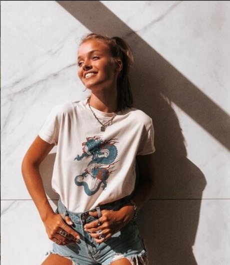 Anna Zak hot actress gallery