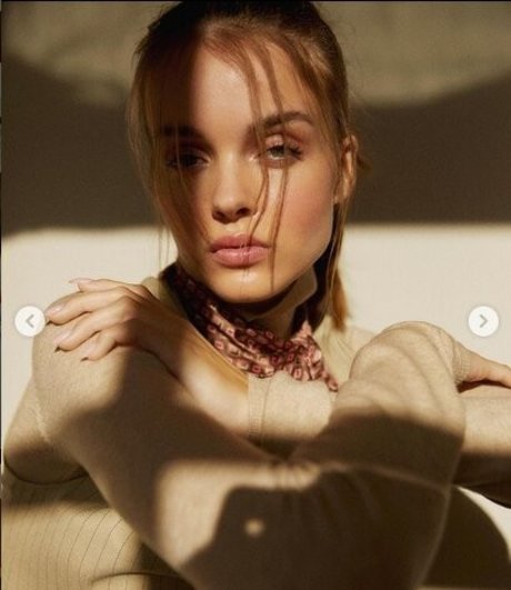 Anna Zak hd model img